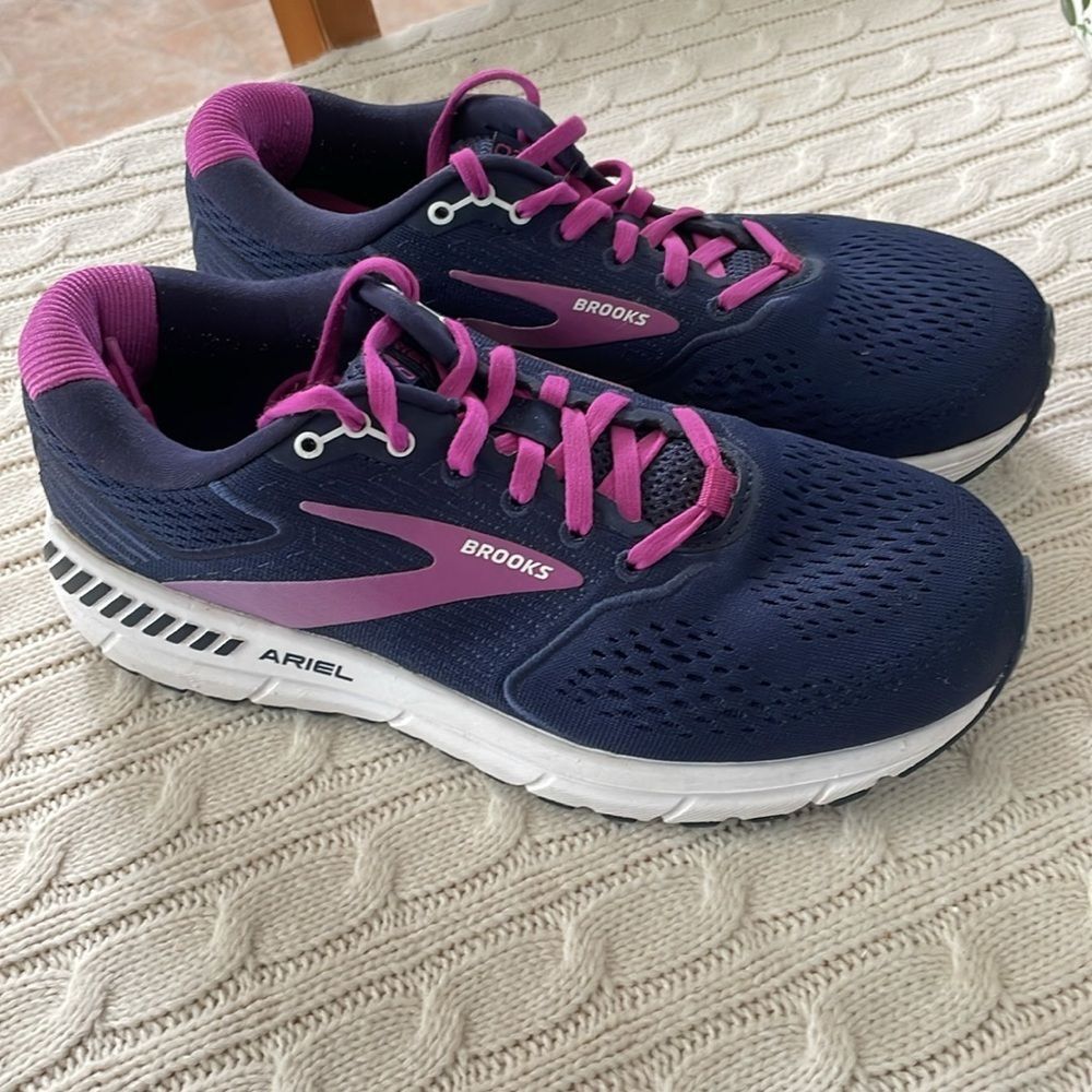 Brooks Ariel '20 8W road-running model Peacoat/Vivid Viola/White high stability